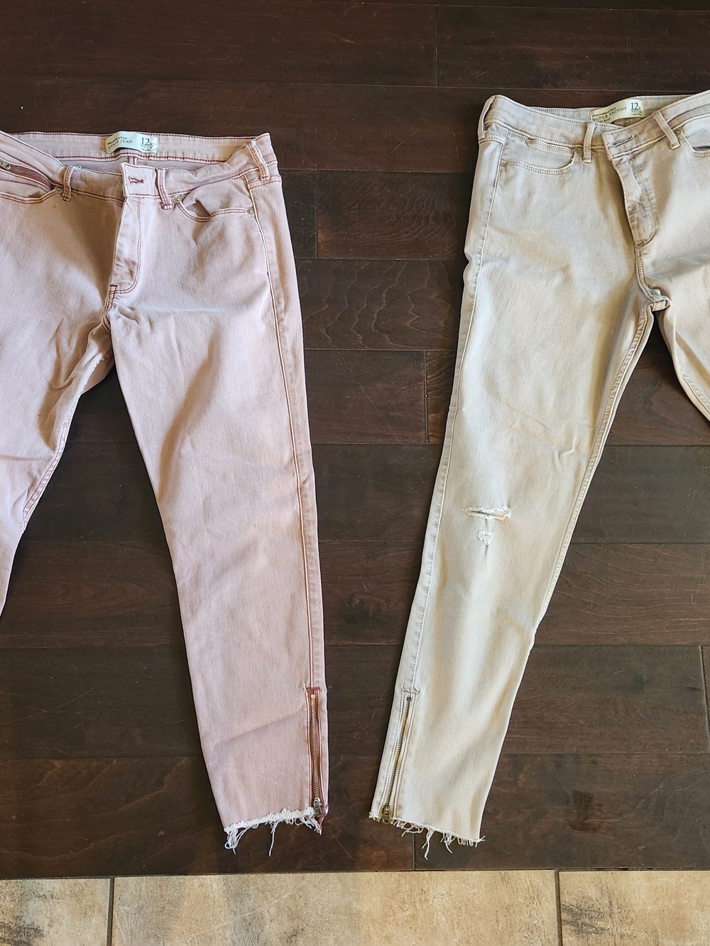 2 Abercrombie & Fitch JEANS Pink and Cream Skinny Jeans Duo